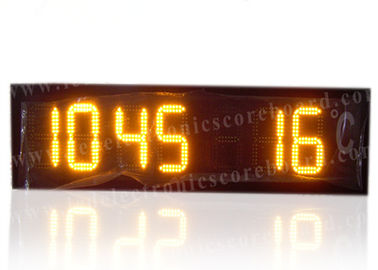 黄色い色の温度の表示が付いている電気デジタル時計の4ディジット